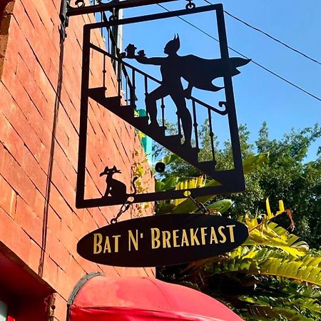 Pousada Bat N Breakfast No Beco Do Batman Сан-Пауло Экстерьер фото